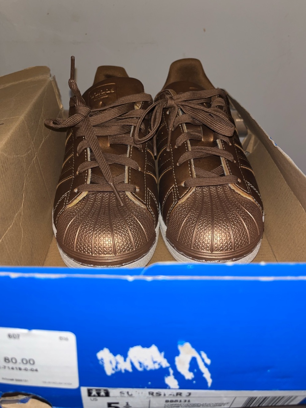 Adidas Superstar Originals size 5.5 Grade school/ Men’s